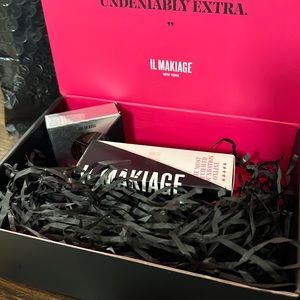 IL Makiage Foundation #105  w/ free item